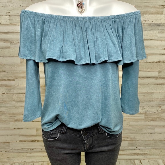 American Eagle Outfitters Tops - American Eagle Outfitters Off Shoulder Ruffle Top